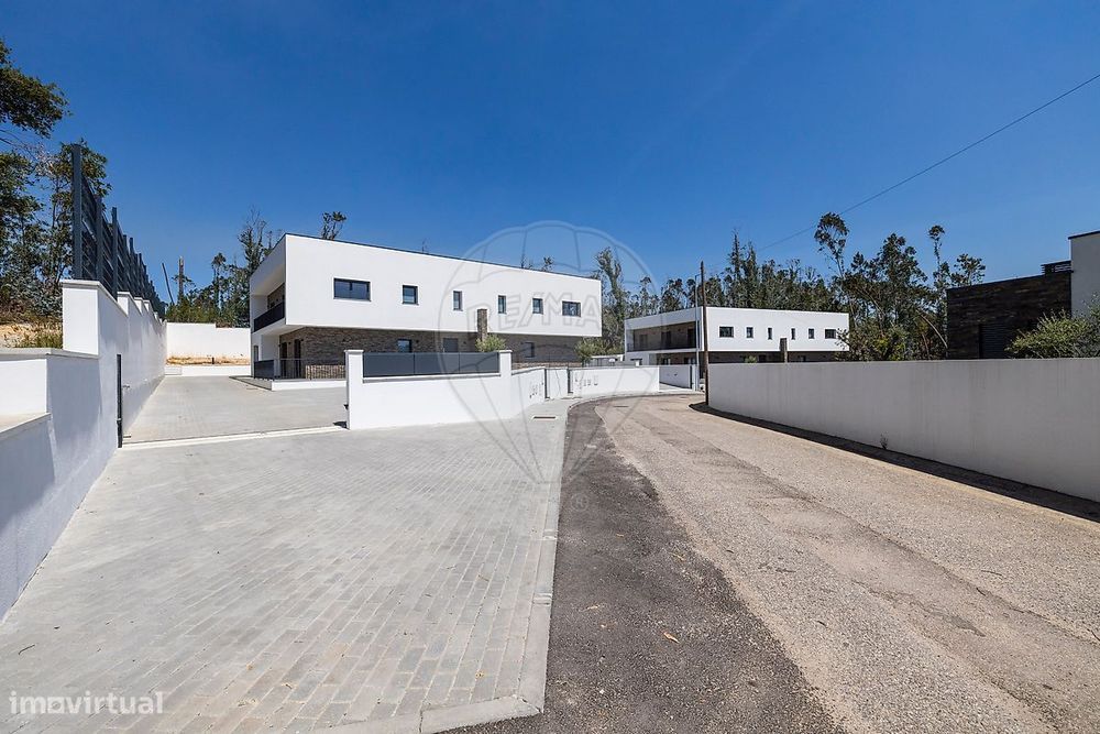 Moradia T4 para venda