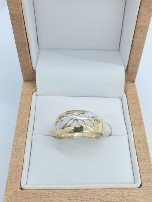 Złoty pierścionek wykonany w próbie 585-14ct