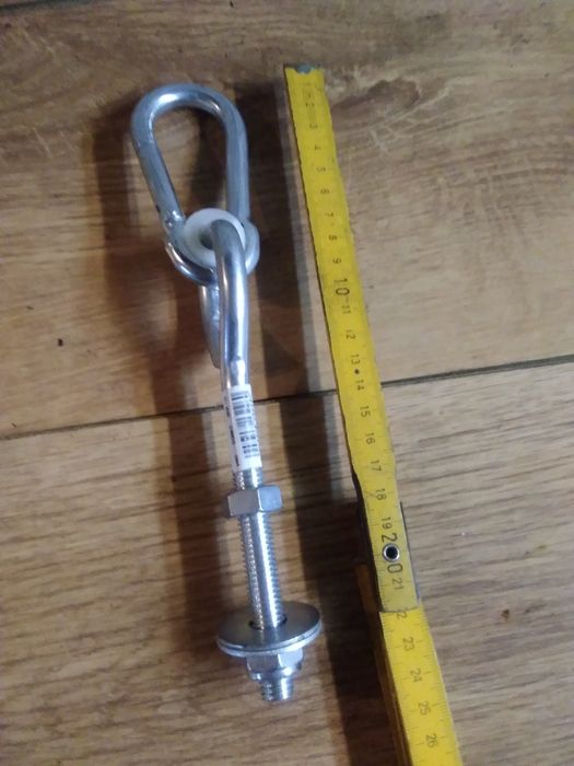 Karabińczyk z mocowaniem.