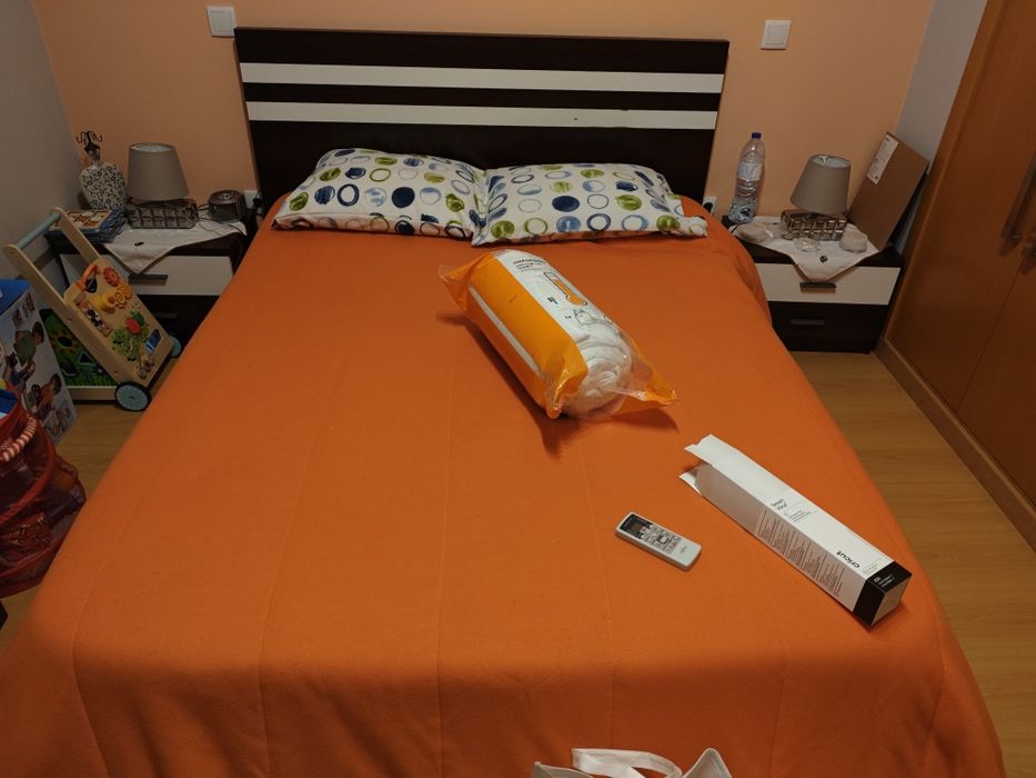 Cama + estrado + 2 Mesas Cabeceira (despachar)