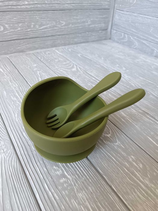 Силіконовий посуд. Тарілки глибока, виделка та ложка.