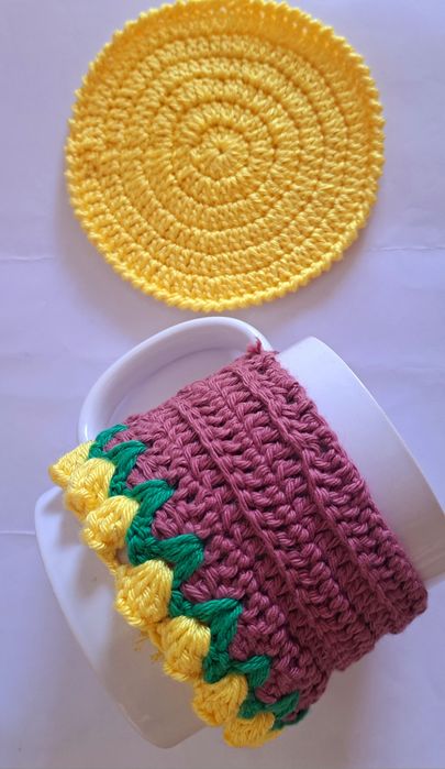 Capa e base em croché para caneca tulipa