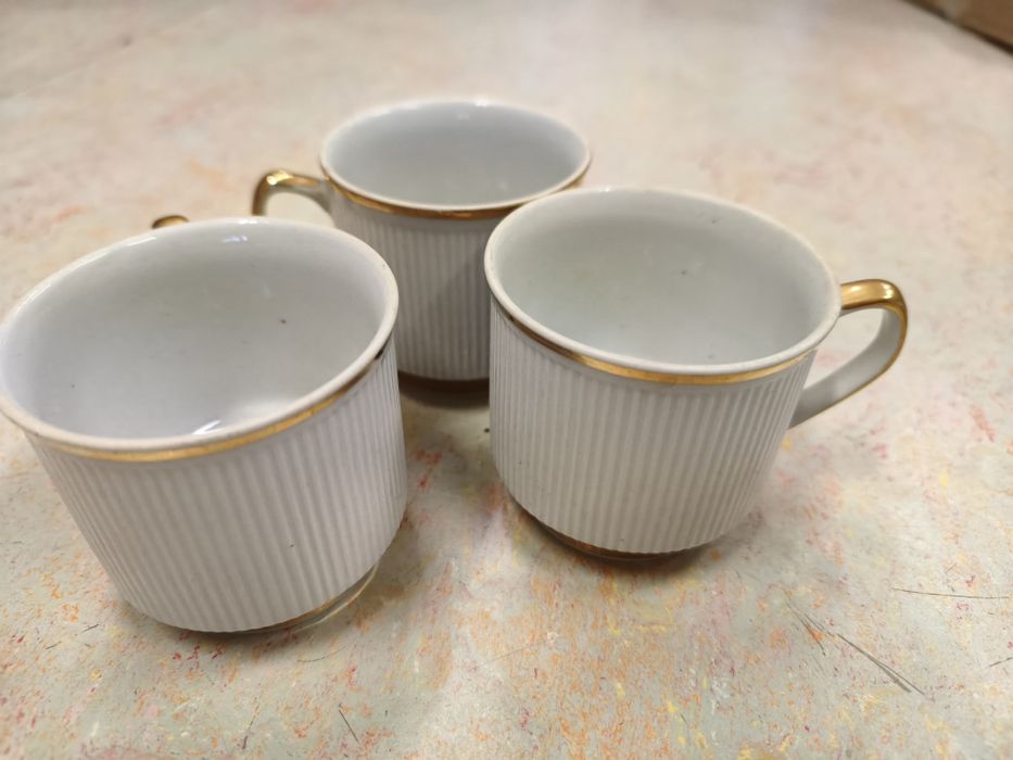 B152 Zestaw  filiżanek  Chodzież