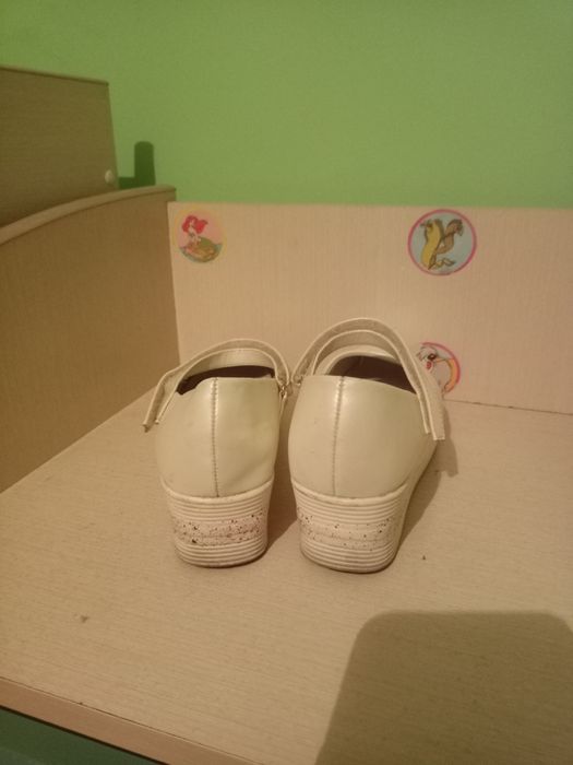 Туфлі і босоніжки