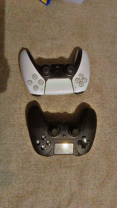 PlayStation 5 z napędem + 2 gry + 2 pady