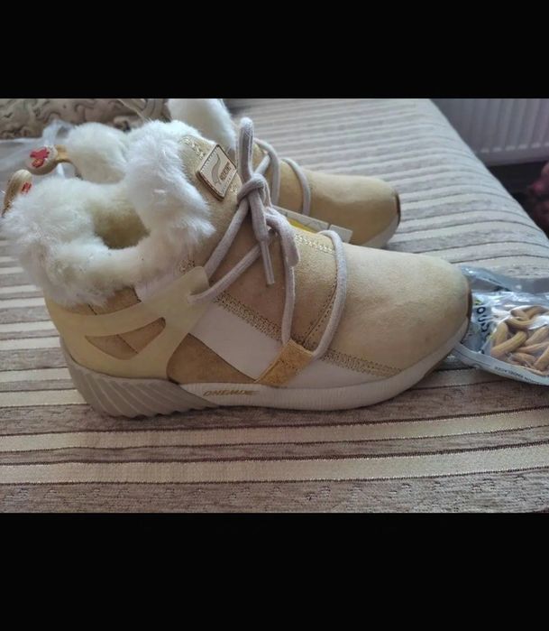 Кросівки фірми Onemix