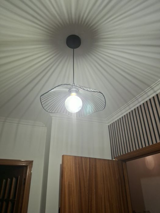 Candeeiro de teto de cor preta moderno