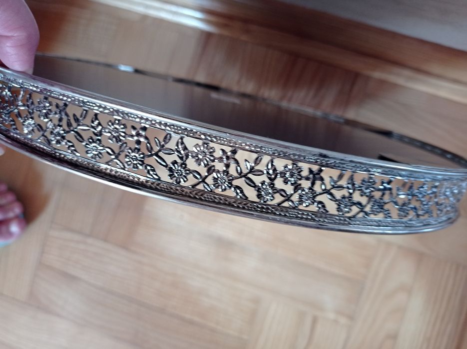 Lustro z piękną ramką metalową