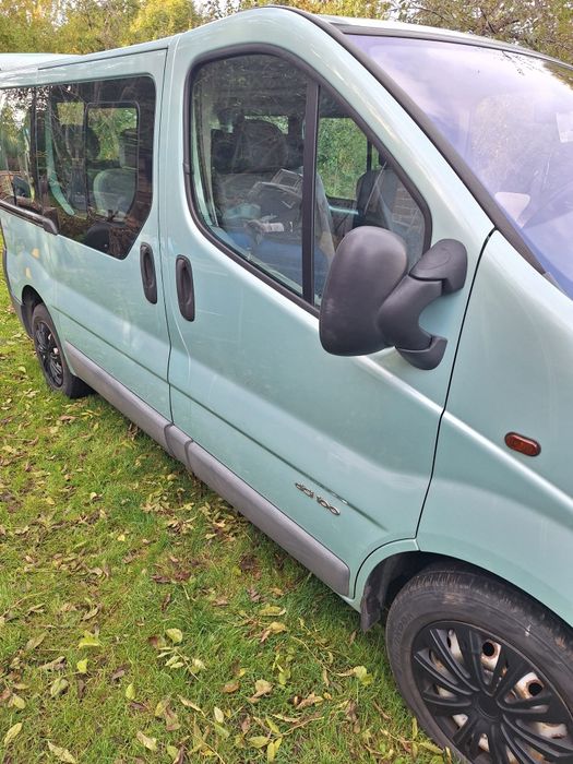 Renault Trafic 8-osobowy