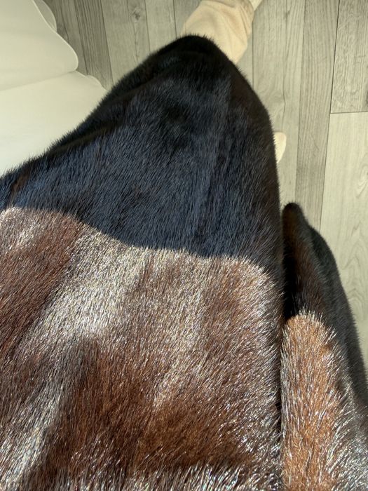 Шуба  норкова з  капюшоном нижче коліна  б/у