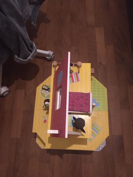 Casa de bonecas usada