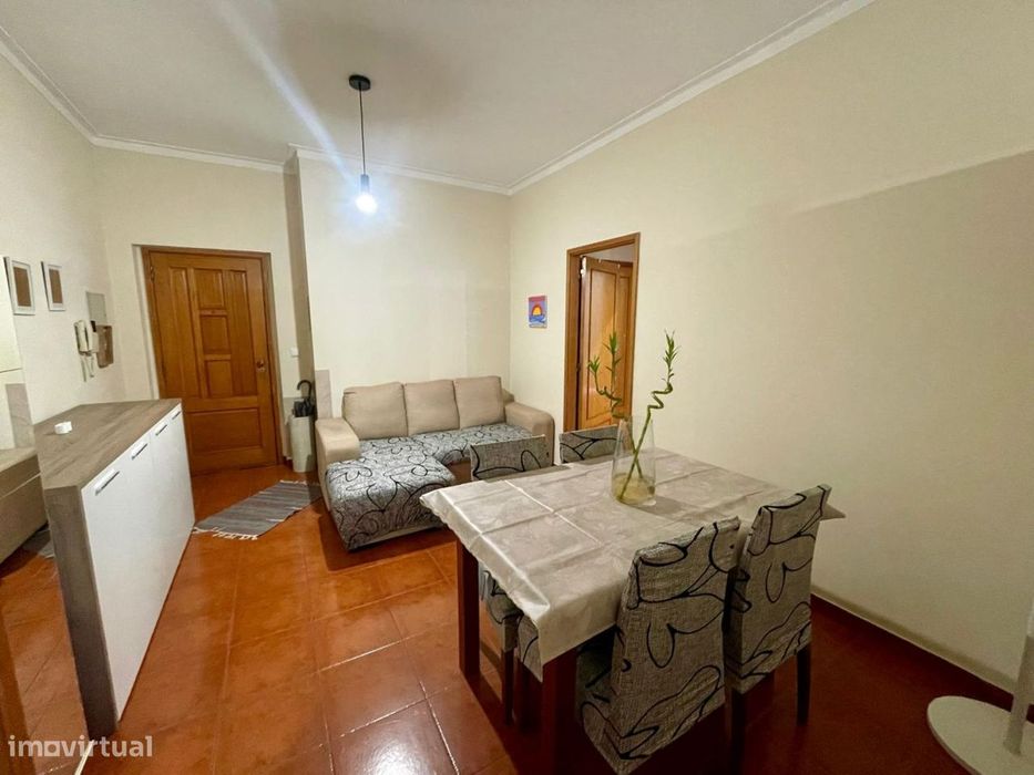 Apartamento T1 para Arrendamento próximo à Escola de Lamaçães