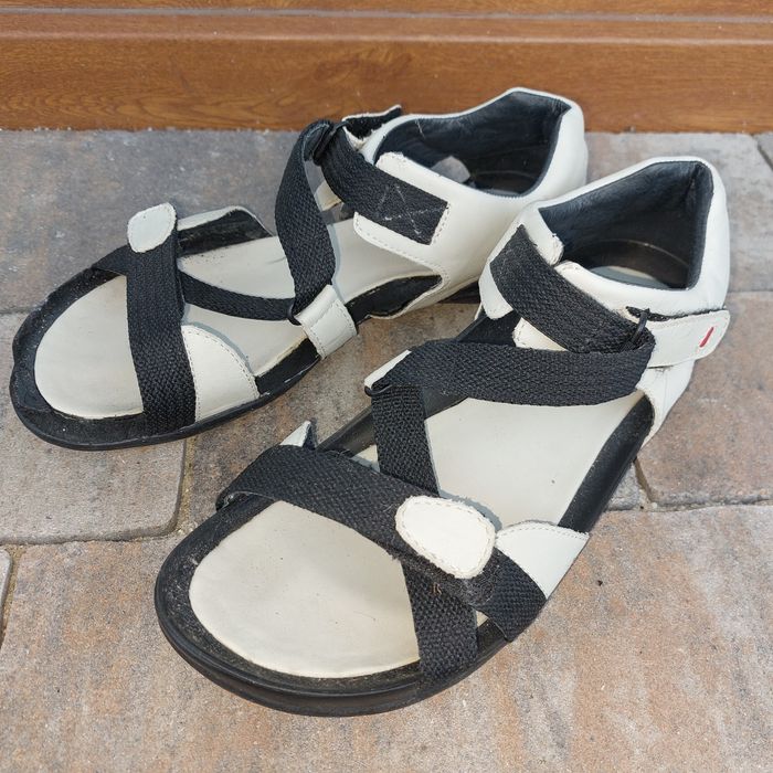 Sandały skórzane wyprofilowane 39