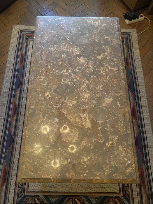 Mesa mármore pés latão