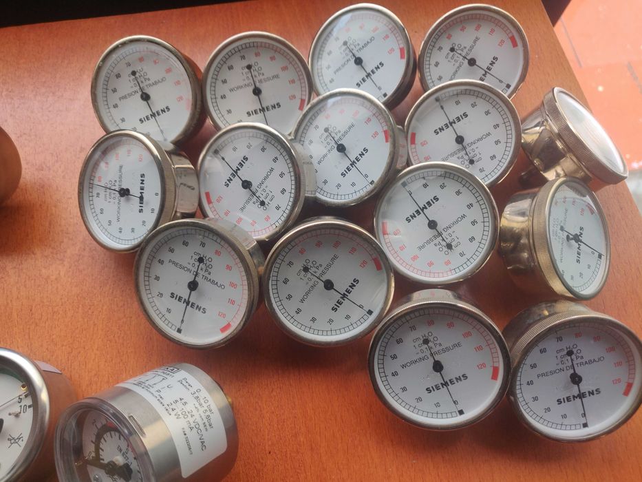 vários tipos de manómetros
