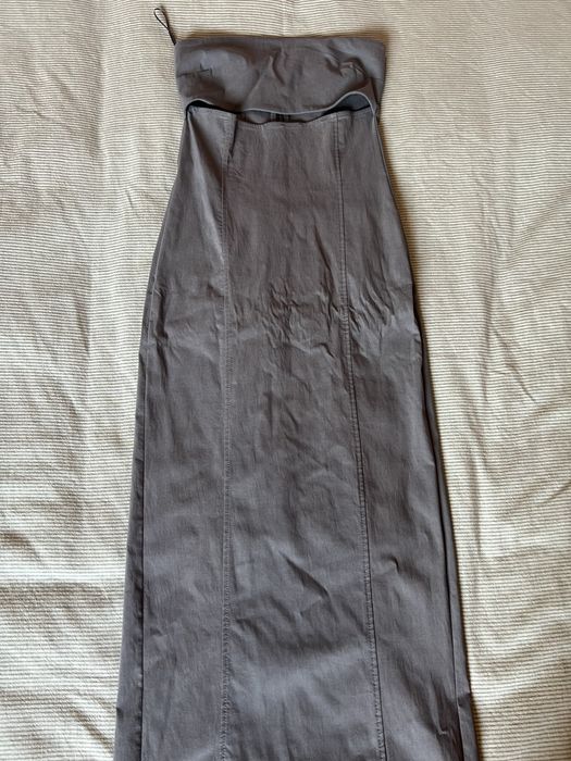 Vestido justo cinzento