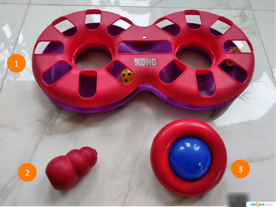 Игрушка для кошек и собак KONG EIGHT TRACK