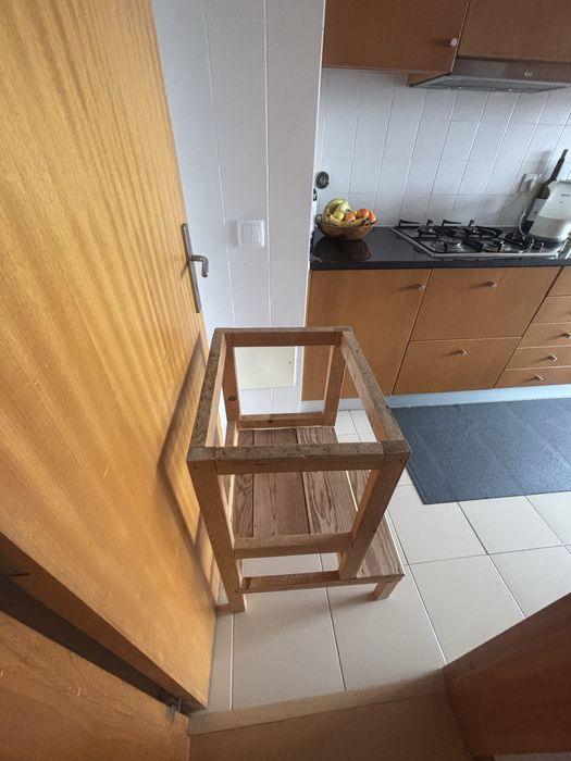 Torre de aprendizagem de madeira