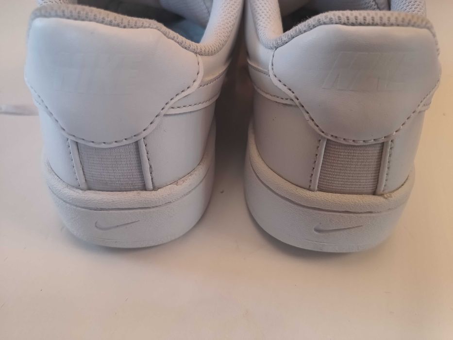 Buty firmy NIKE Białe