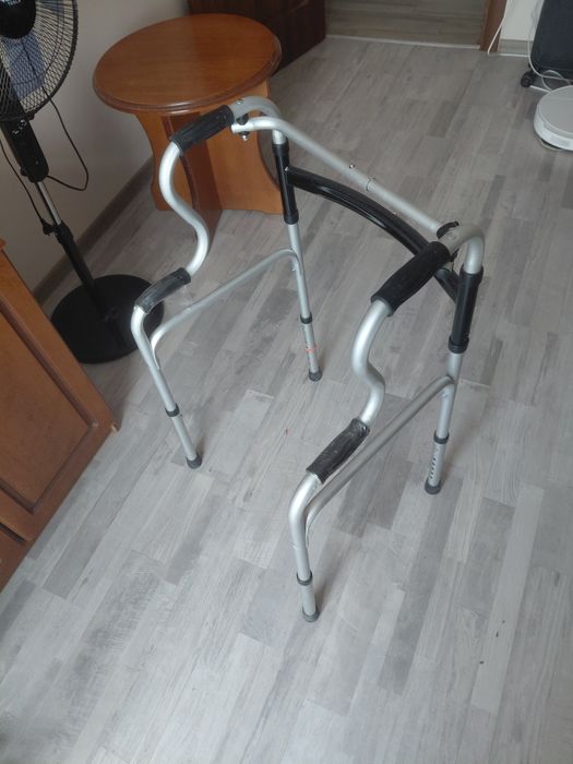 Ходунки для взрослых регулируемые, алюминиевые, в отличном состоянии