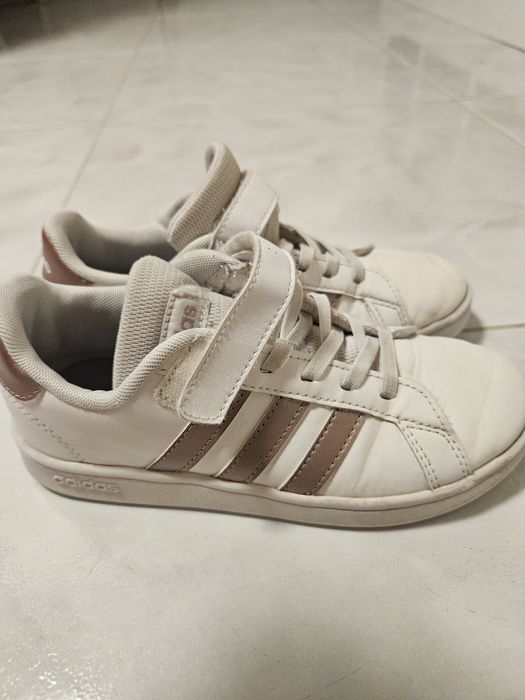 Tenis Adidas tam.33