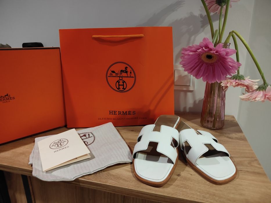 Piękne klapki Hermes 38