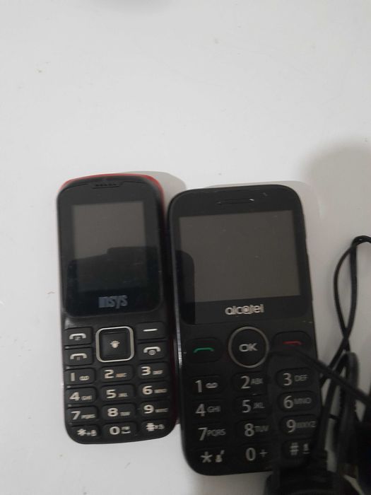 Telemóveis Usados (dois deles a funcionar)