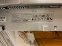 Komputer z klawiaturą i monitorem