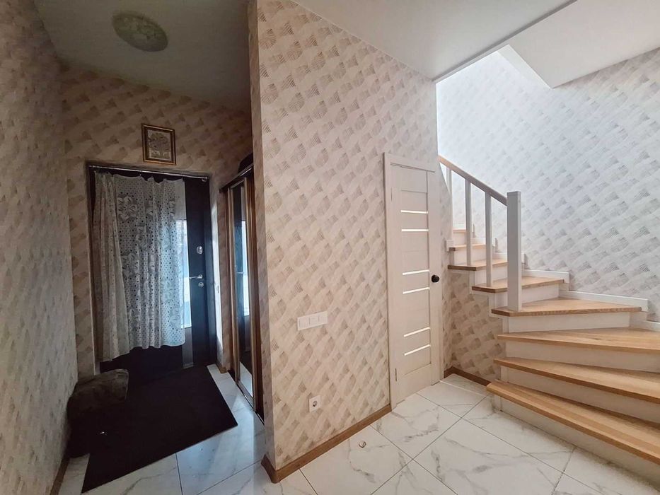 (5) Продам таунхаус в с.Агрономічному 6910