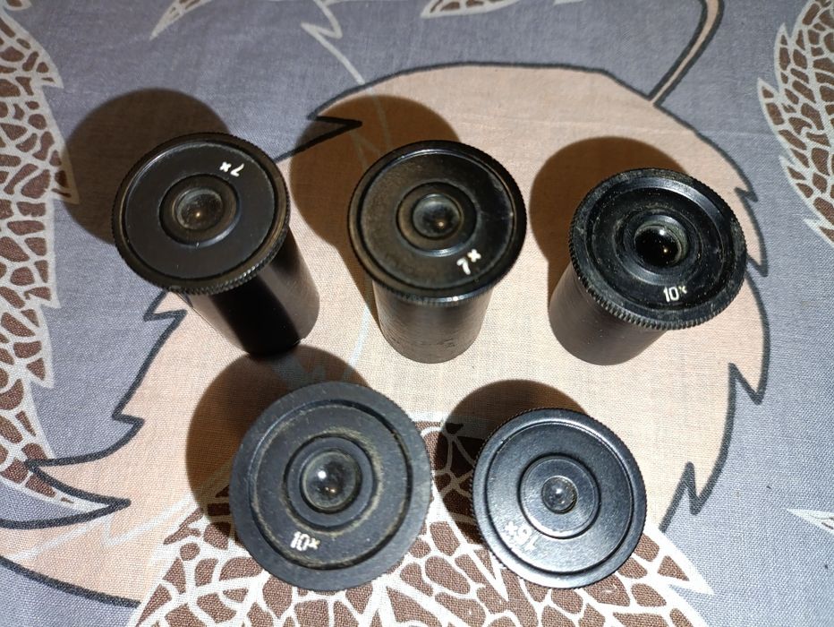 Деталі до мікроскопів.