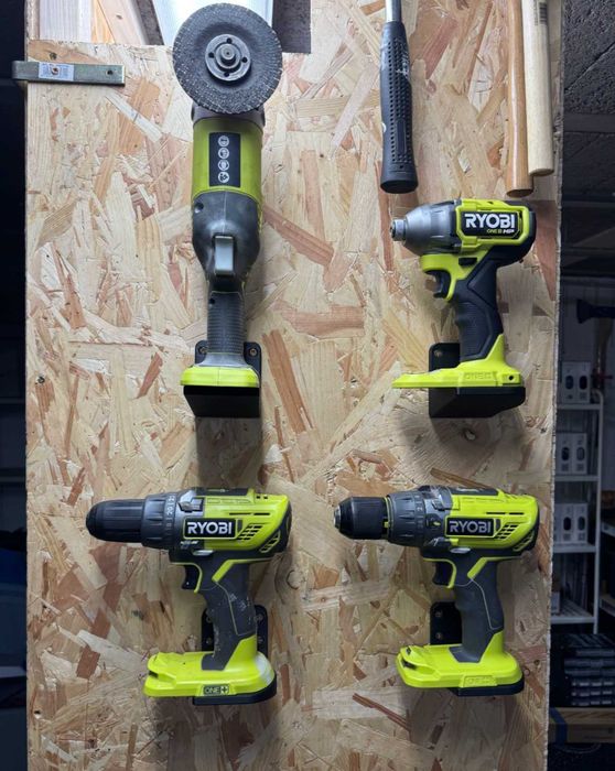 Zestaw uchwytów Ryobi 4 uchwyty na narzędzia + 2 uchwyty na baterie