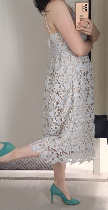 Красива ніжна сукня