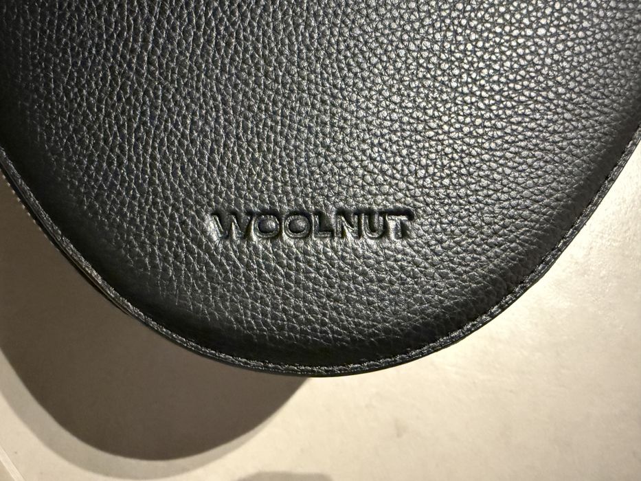 Skórzane etui Woolnut Apple AirPods Max