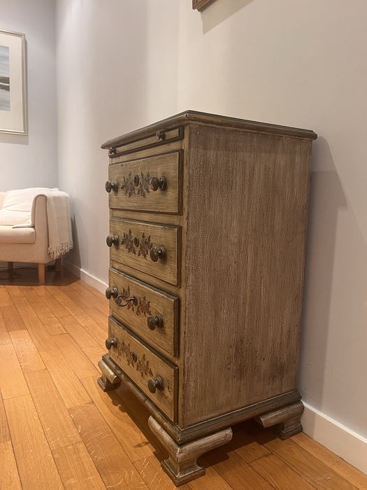 Cómoda em maseira maciça vintage