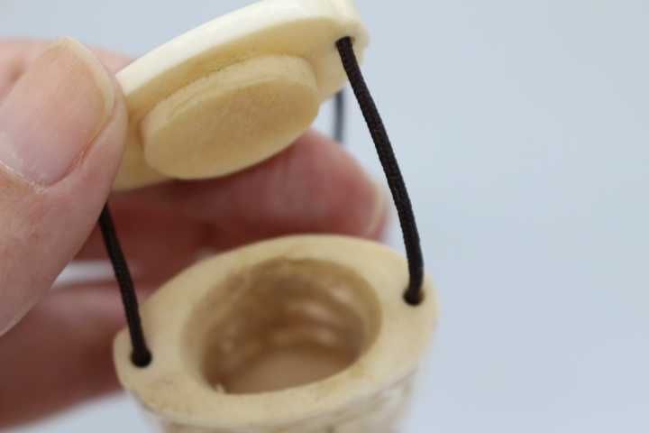 Netsuke Inro Esculpido à Mão Caixa com Rã ou Sapo