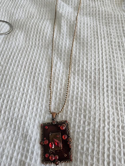 Colar vermelho novo
