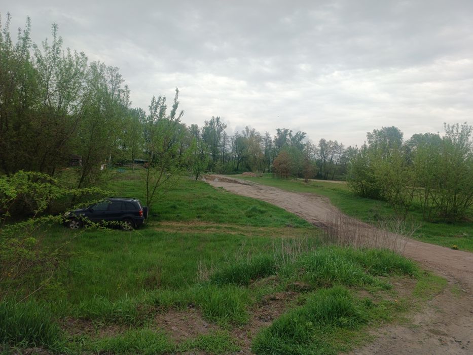 Половина  буд. на Луці. Власник. Вихід з города на річку рядом з Балу.