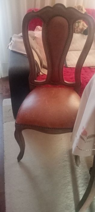 Mesa clássica de madeira