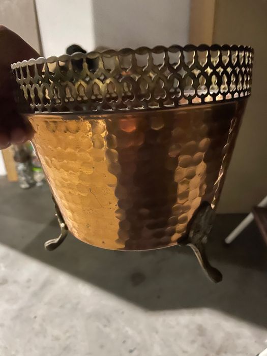 Recipiente latão antigo para vaso_dix