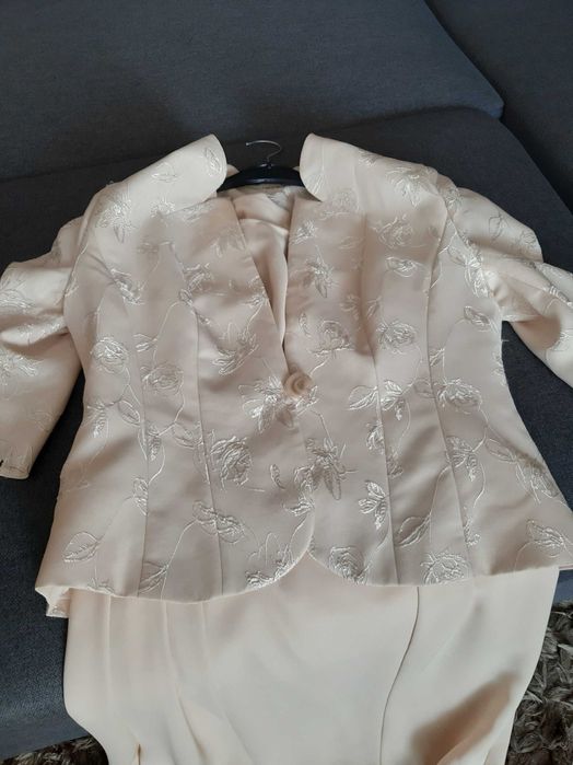 garsonka, garnitur: spódnica, bluzka,żakiet. Komunia, wesele