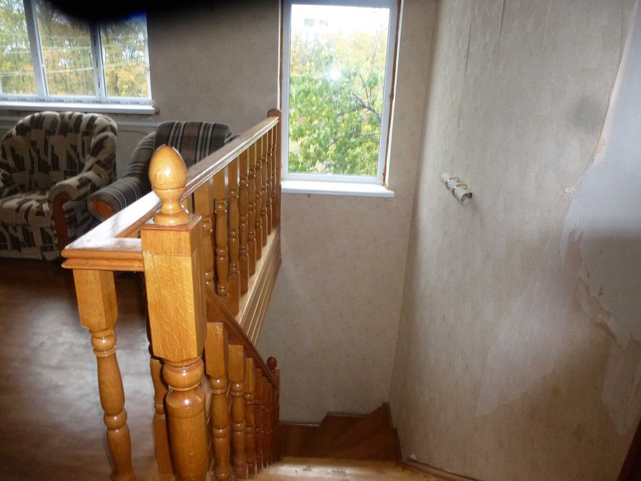 Продається 2-хповерх.будинок в м. Зміів