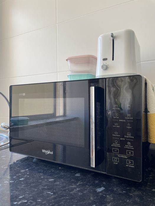 Micro-ondas WHIRLPOOL Com Grill - Preto)