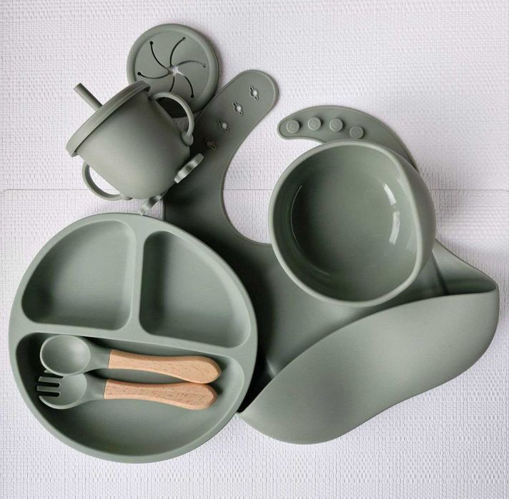 Акція.Набір  Посуду з силікону для дітей  . 7 предметів . на присосках