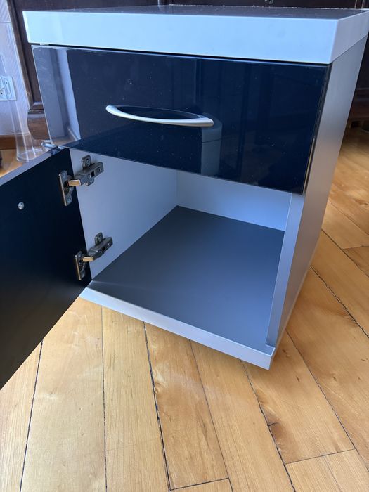 Szafka biurowa na kółkach