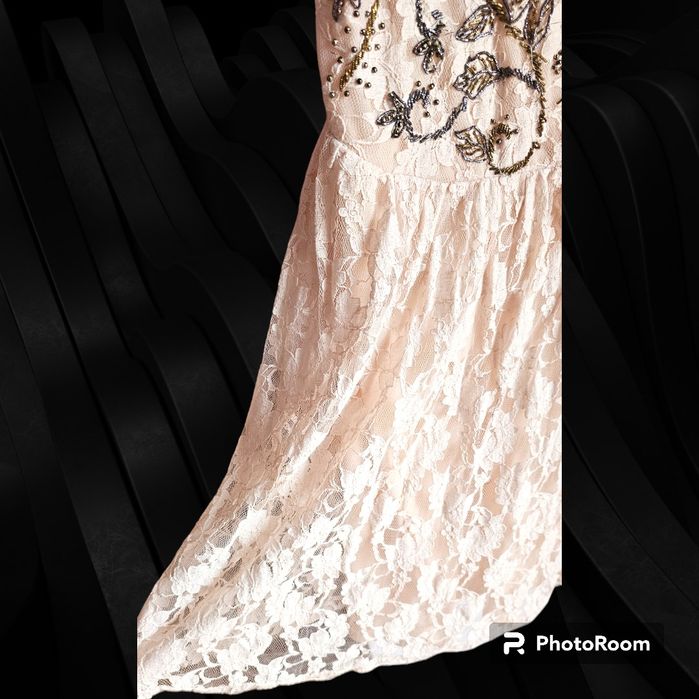 Vestido curto rendado