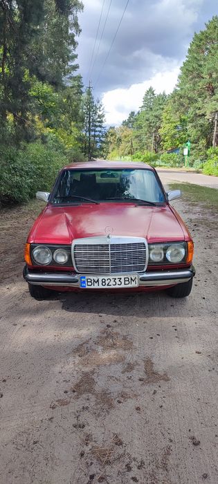 Mercedes-Benz W123 |

1978 год |

дизель 2.4 |

механика