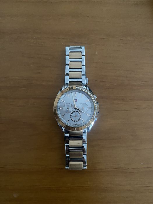 Relógio Tommy Hilfiger feminino/unissexo em aço bicolor
