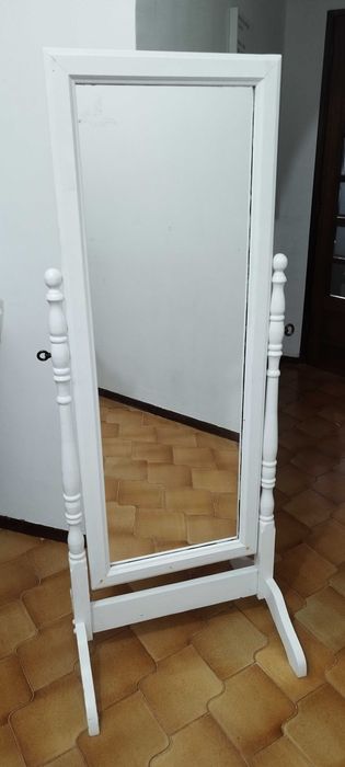 Espelho Com pé alto