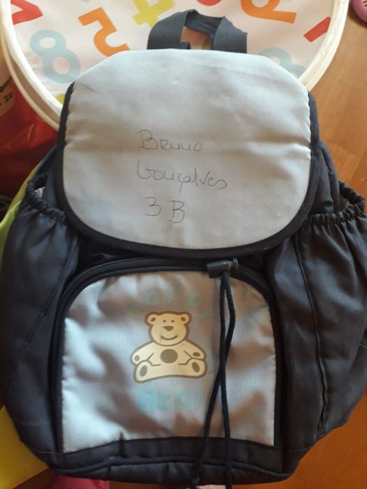 Carrinho de bebé, ovo, mochila e carrinho vermelho