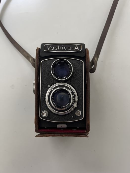 Câmara Fotográfica Yashica-A TLR 6×6